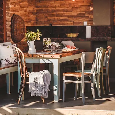 Nyaraló Horvát Family *